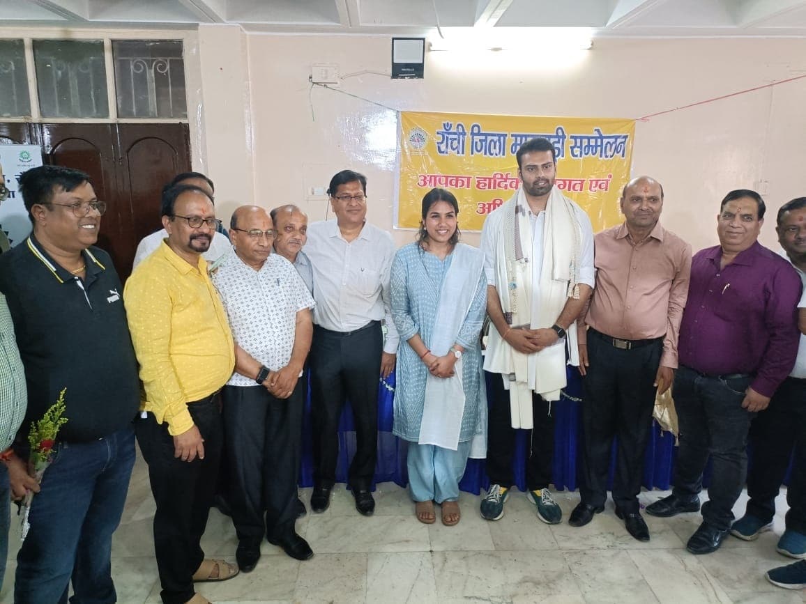 यूपीएससी के सफल अभ्यर्थी अमन और हर्षिता हुए सम्मानित