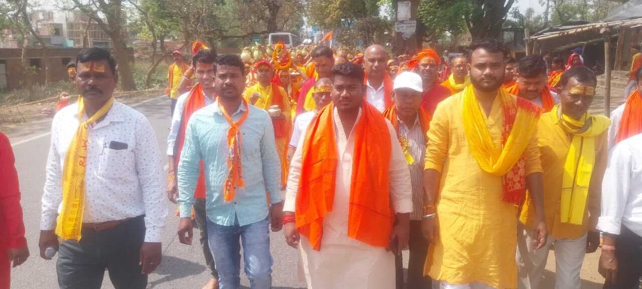 बगजोबरा और धधकीडीह में कलश यात्रा के साथ पांच दिवसीय यज्ञ शुरू