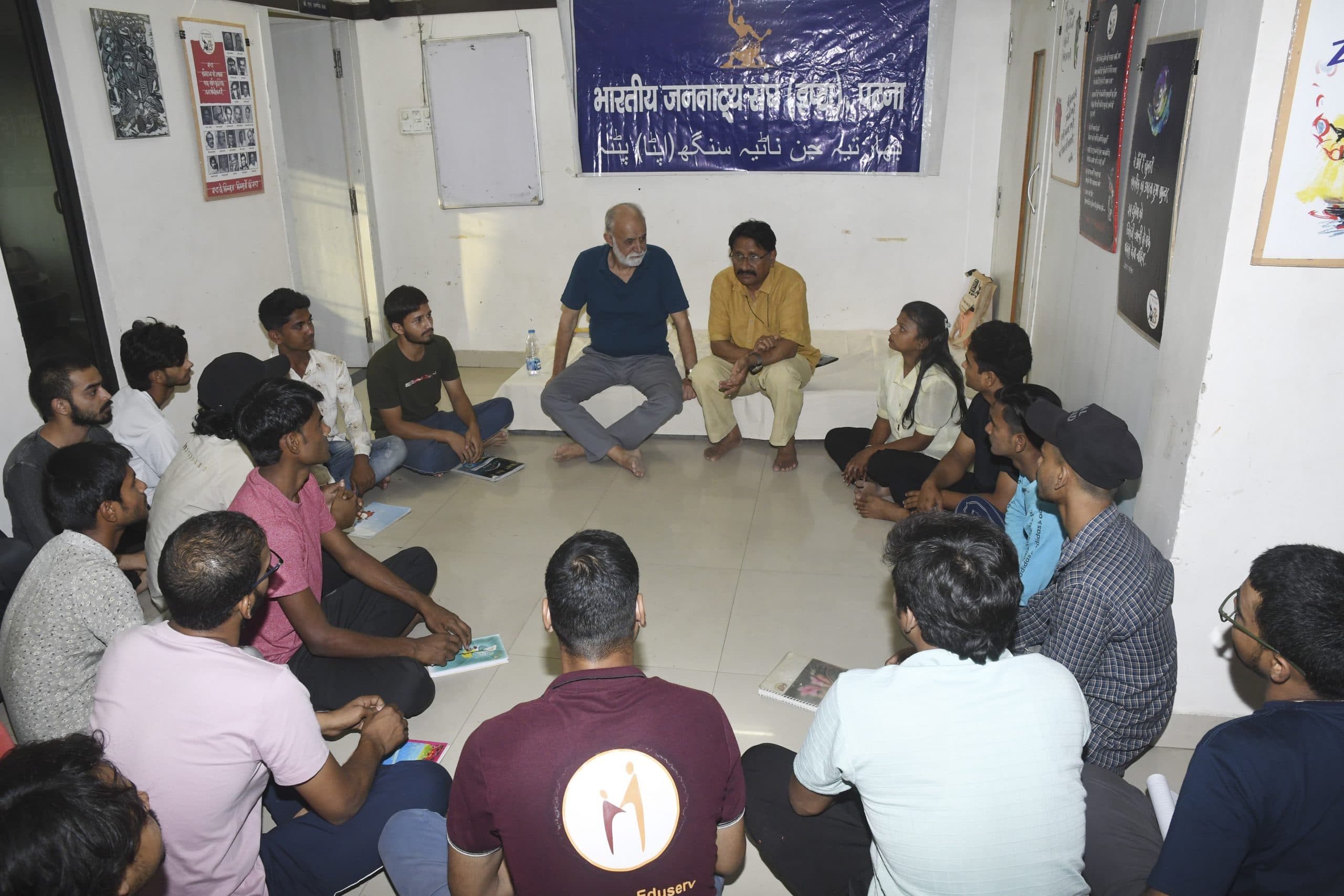 ‘अभिनय भावनाओं का खेल’ : एमके रैना