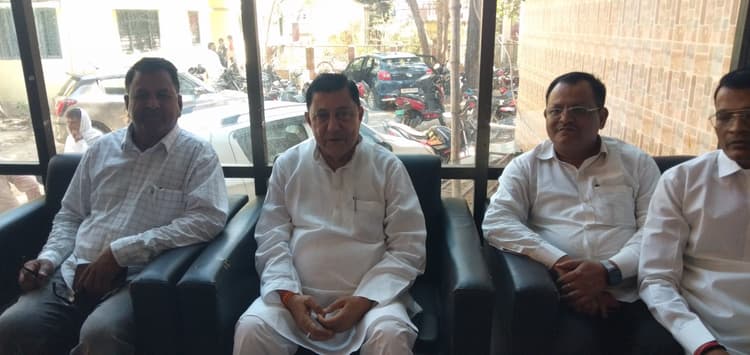 चतरा के विकास के लिए हमेशा तत्पर रहा हूं: गिरिनाथ सिंह