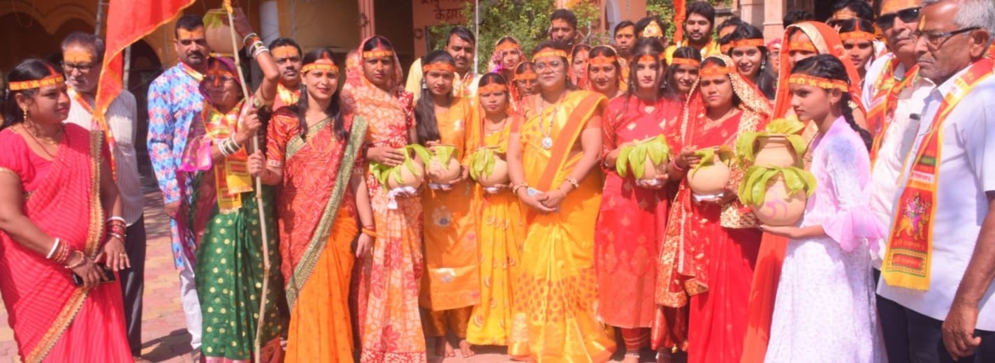 शनिदेव मंदिर की प्राण प्रतिष्ठा के लिए निकाली कलश यात्रा