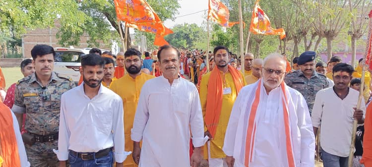 वृंदावन में कलश यात्रा के साथ रुद्र महायज्ञ शुरू