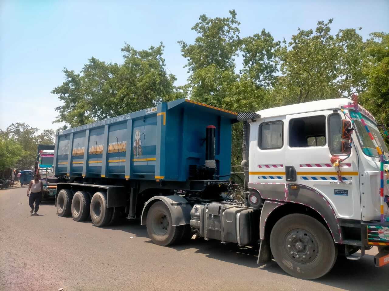 पाकुड़िया में गिट्टी लदे सात हाइवा को किया जब्त