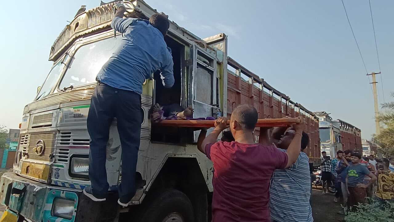 कुनुस्तोड़िया : कोयला परिवहन के लिए खड़े ट्रक में मृत मिला चालक