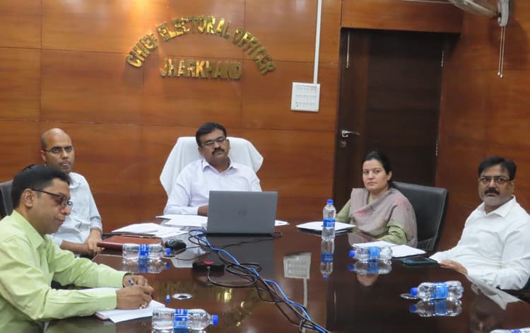 वन क्षेत्र के मतदान केंद्रों के आसपास वनरक्षी रहें सतर्क : सीइओ