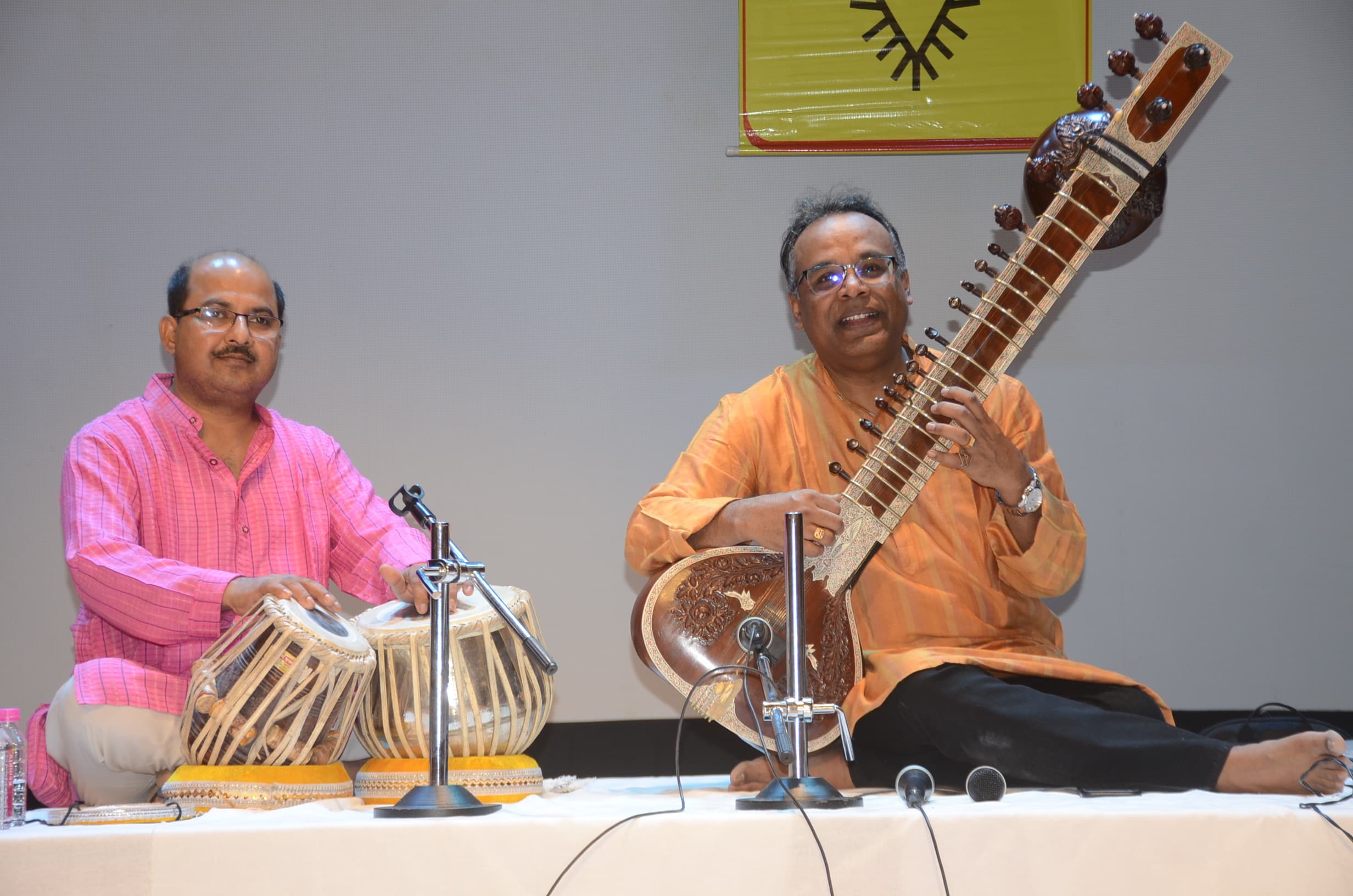 सितार वादक गौरव मजूमदार ने राग नट भैरव पर किया मंत्रमुग्ध