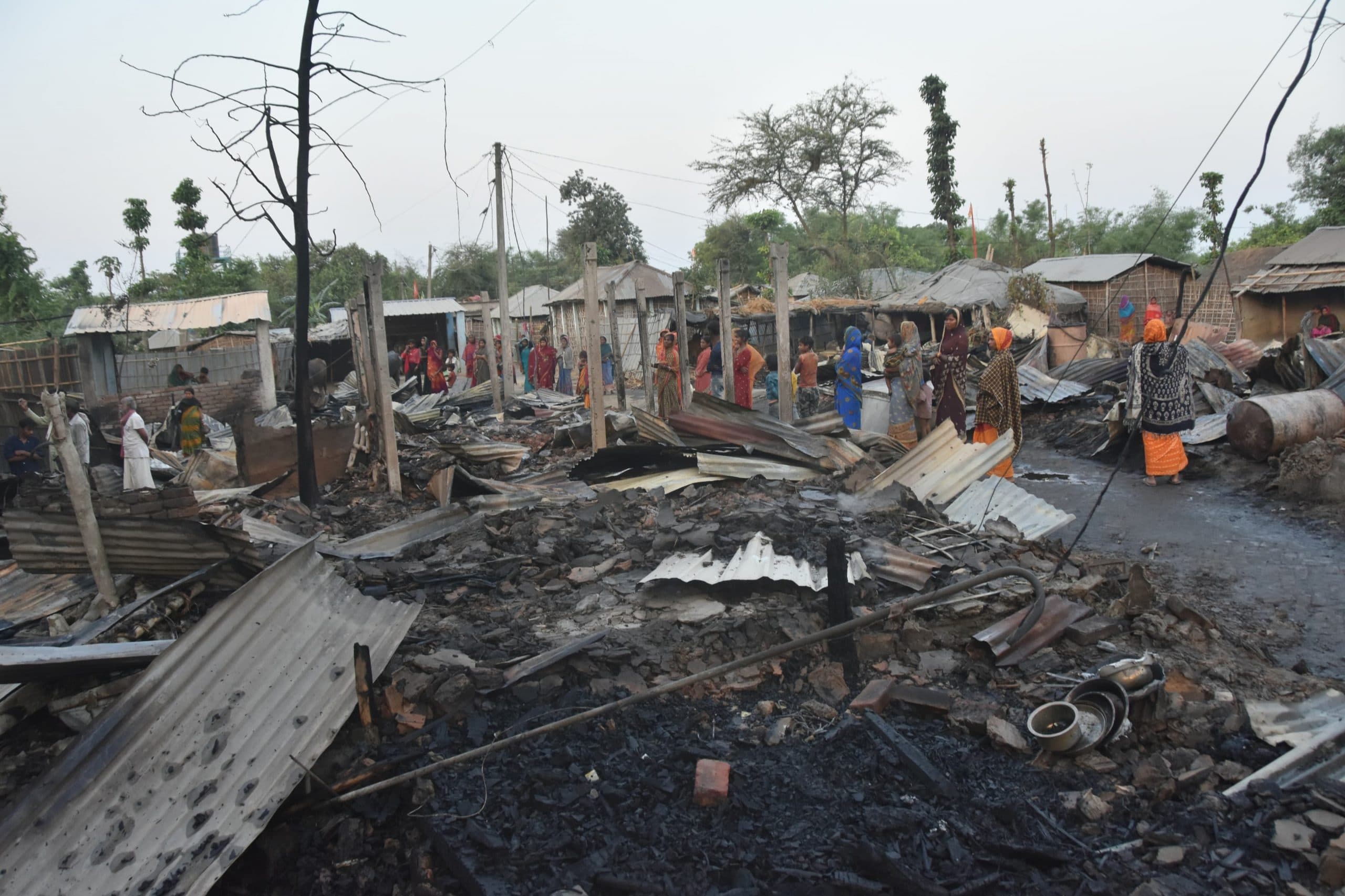 रुस्तमपुर लौकाही व मंगुरजान में 55 घर जले