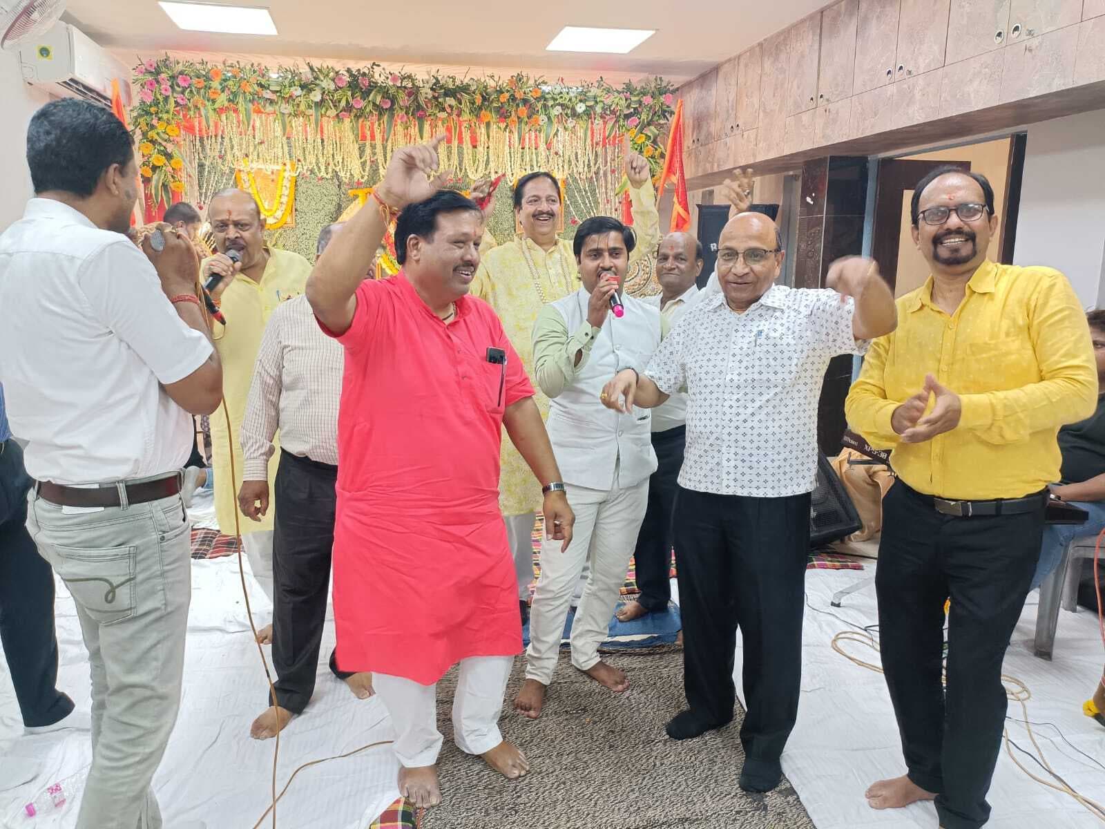 श्री राम जानकी बैठे हैं मेरे सीने में…