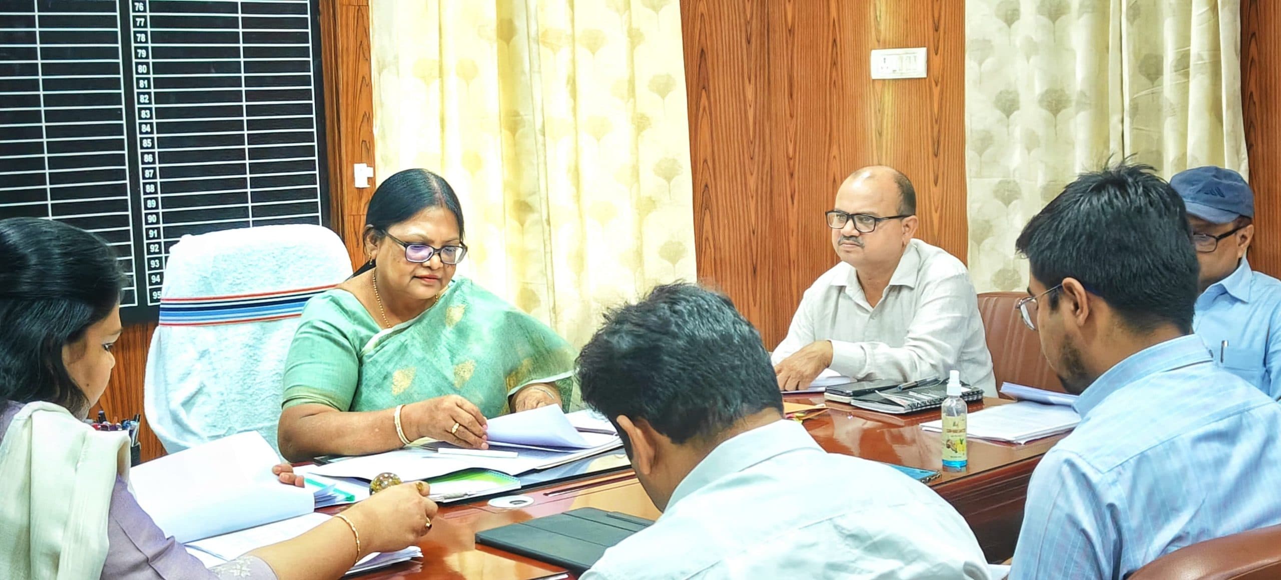 मतदान केंद्रों पर गर्मी से बचने के लिए करें उपाय : आयुक्त