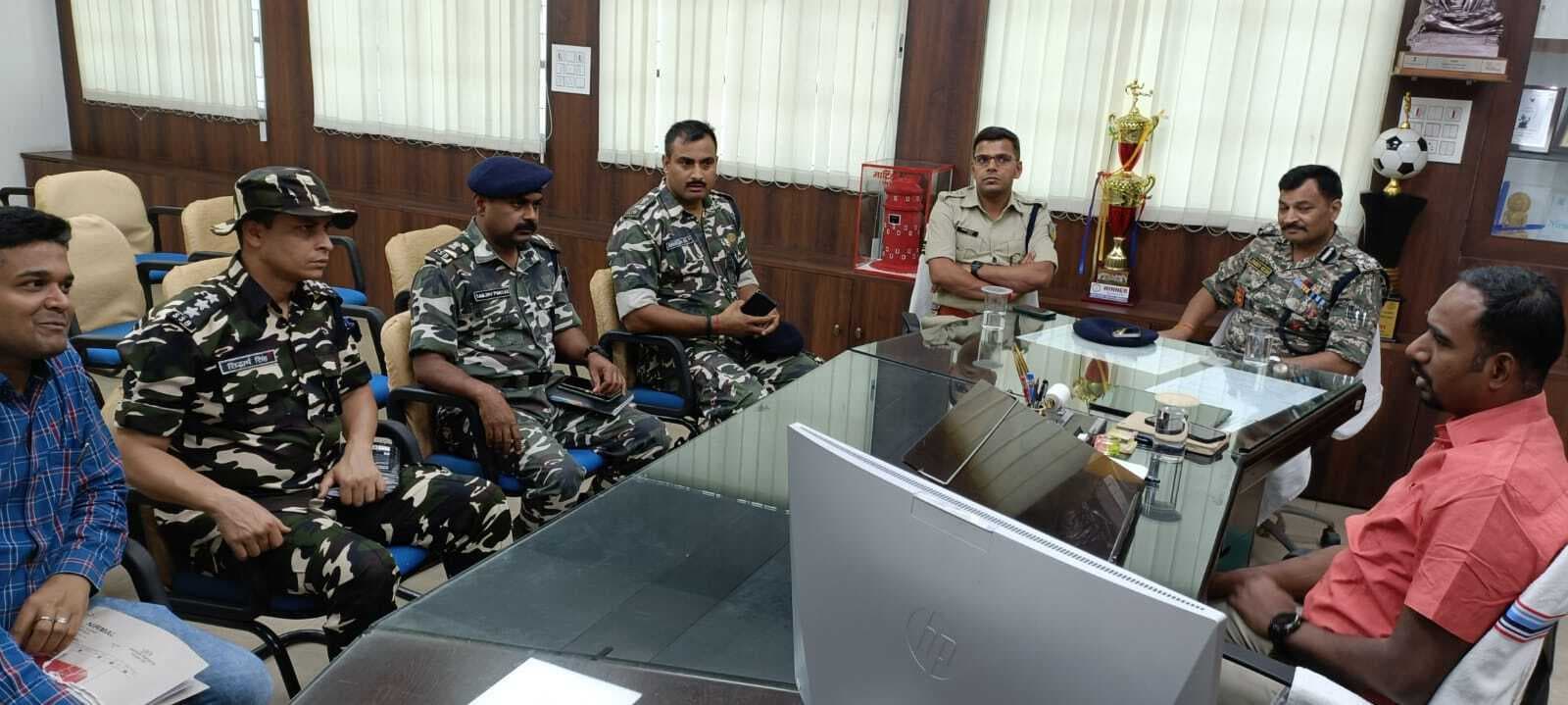 लोकसभा चुनाव को लेकर सीआरपीएफ के डीआईजी ने लिया सुरक्षा की स्थिति का जायजा