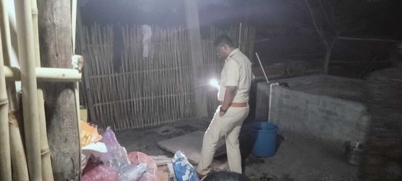 अवैध महुआ शराब बेचने के मामले में दो गिरफ्तार