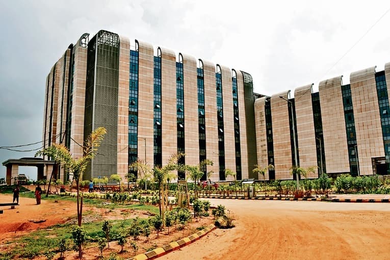 झारखंड सरकार ने शपथ पत्र दायर कर बताया : देवघर एम्स में बिजली, पानी, फायर फाइटिंग उपलब्ध करा दी गयी है