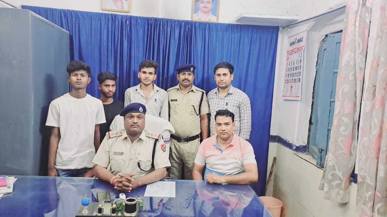 पेन्ड्रोल क्लिप चोरी करने के आरोप में तीन गिरफ्तार