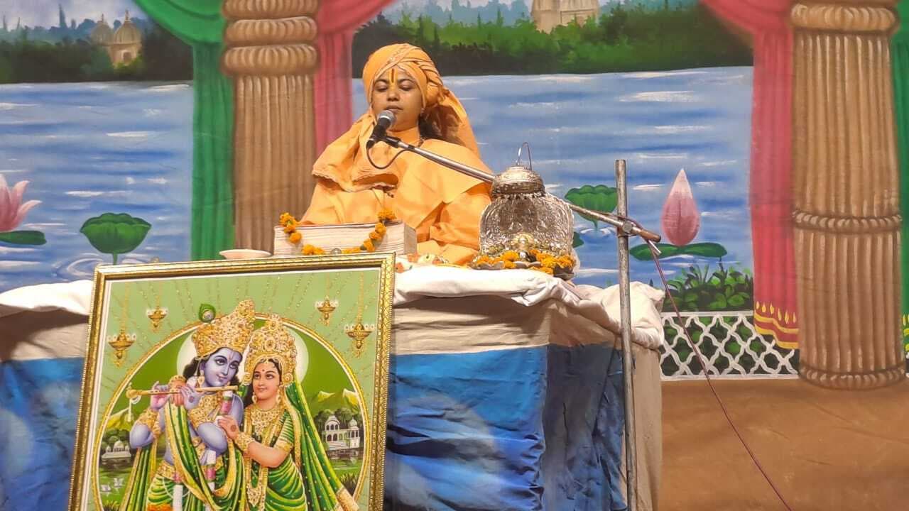 भगवान को निःस्वार्थ भाव से अपना सर्वस्व समर्पित कर हम ईश्वर को प्राप्त कर सकते हैं