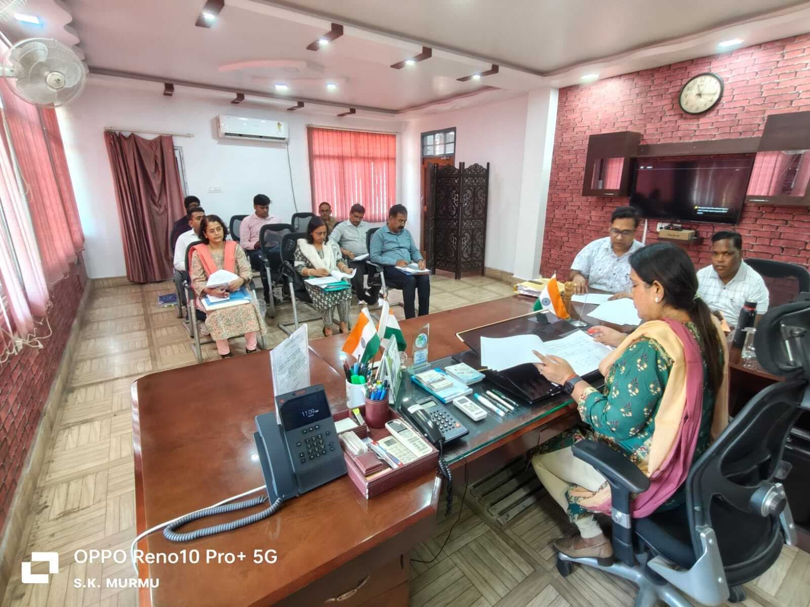 किसानों को बैंक अनावश्यक नहीं करे परेशान, समय पर दे केसीसी ऋण : डीसी