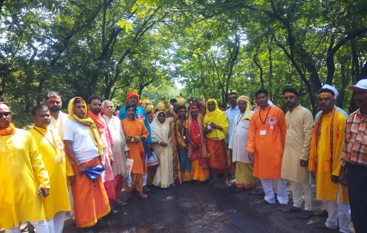 कलश यात्रा के साथ प्राण प्रतिष्ठा कार्यक्रम शुरू