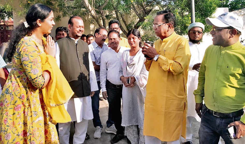 Lok Sabha Election 2024 : यशस्विनी से मिलने के बाद रामटहल ने कहा कांग्रेस में झंडा ढोने नहीं आये हैं