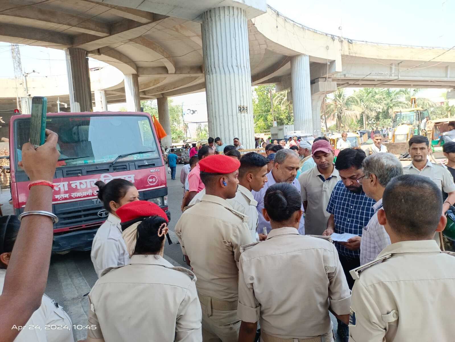 जीपीओ से पटना जंक्शन तक अतिक्रमण पर चला बुलडोजर