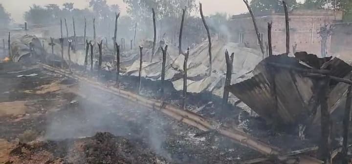 ओंदा : आग लगने से पोल्ट्री फार्म जल कर राख, लाखों के नुकसान