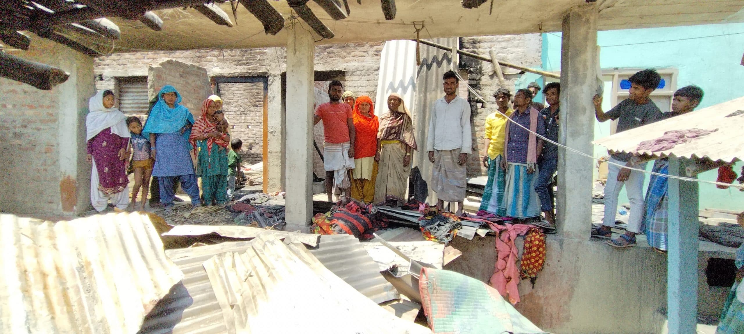 आग से पांच घर जले, 12 लाख की क्षति