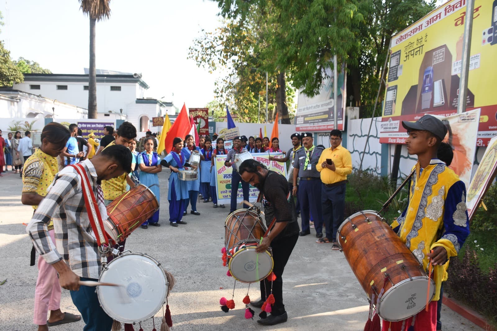 बैंड पार्टी के साथ निकली मतदाता जागरूकता रैली
