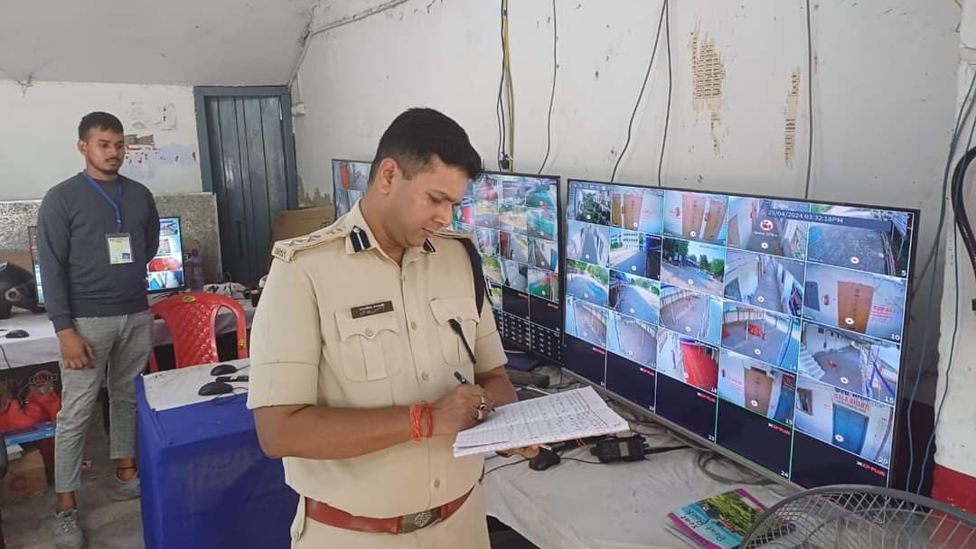 स्ट्रांग रूम पर एसएसपी की कड़ी नजर, दोबारा की जांच