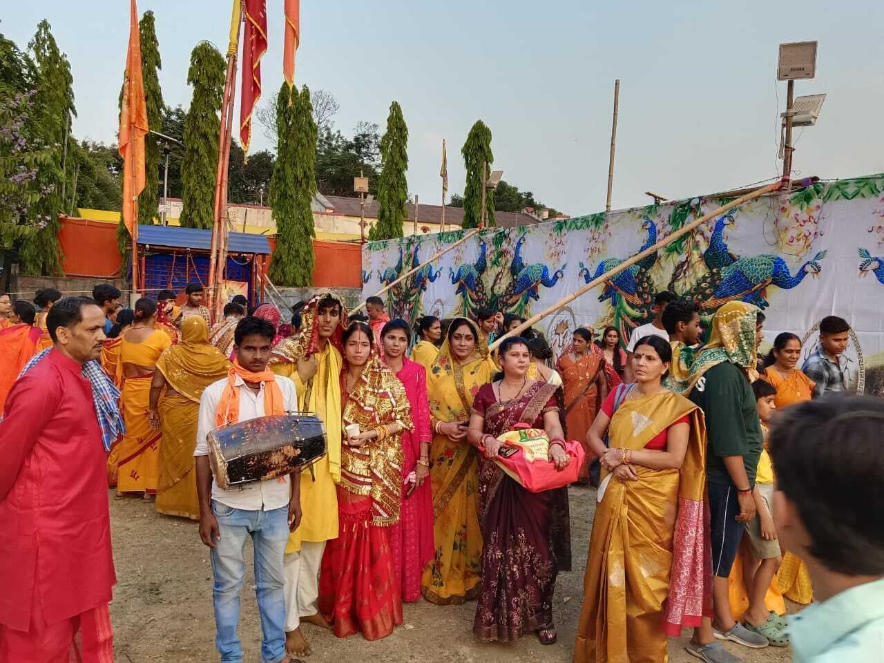 20 बटुकों ने माता-पिता के साथ की मंडप पूजा