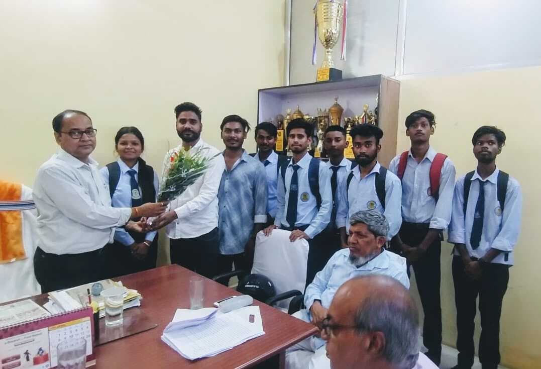 एनएसयूआइ ने डोरंडा कॉलेज के प्राचार्य का किया स्वागत