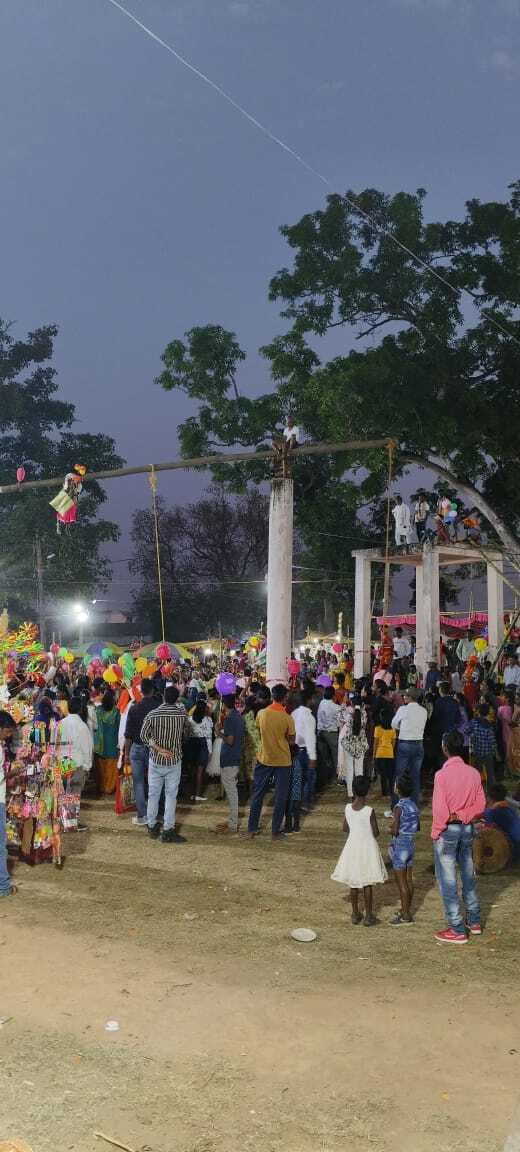 शिव भक्तों दहकते अंगारे पर चल दिया आस्था का परिचय