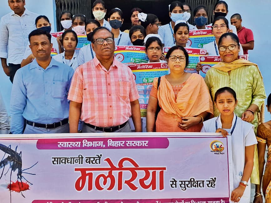 विश्व मलेरिया दिवस पर नर्सिंग छात्राओं ने रैली निकाल किया जागरुक