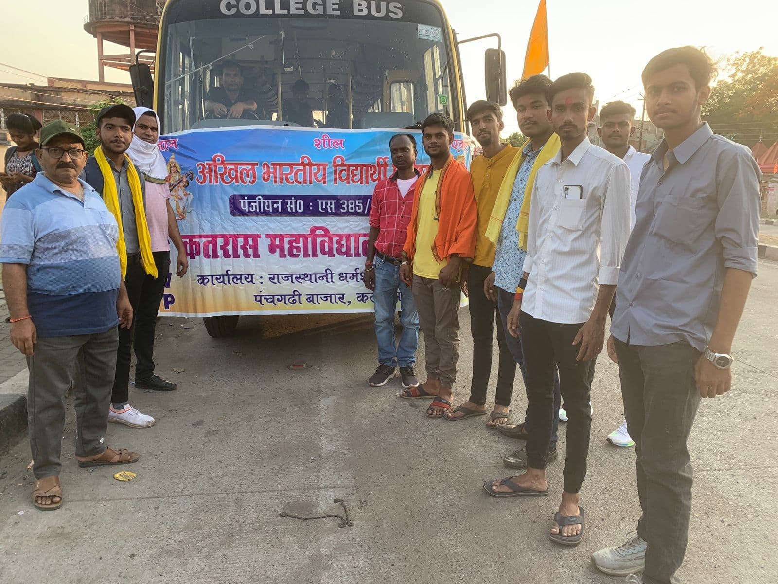 प्राचार्य के घेराव के बाद कतरास कॉलेज में बस सेवा शुरू