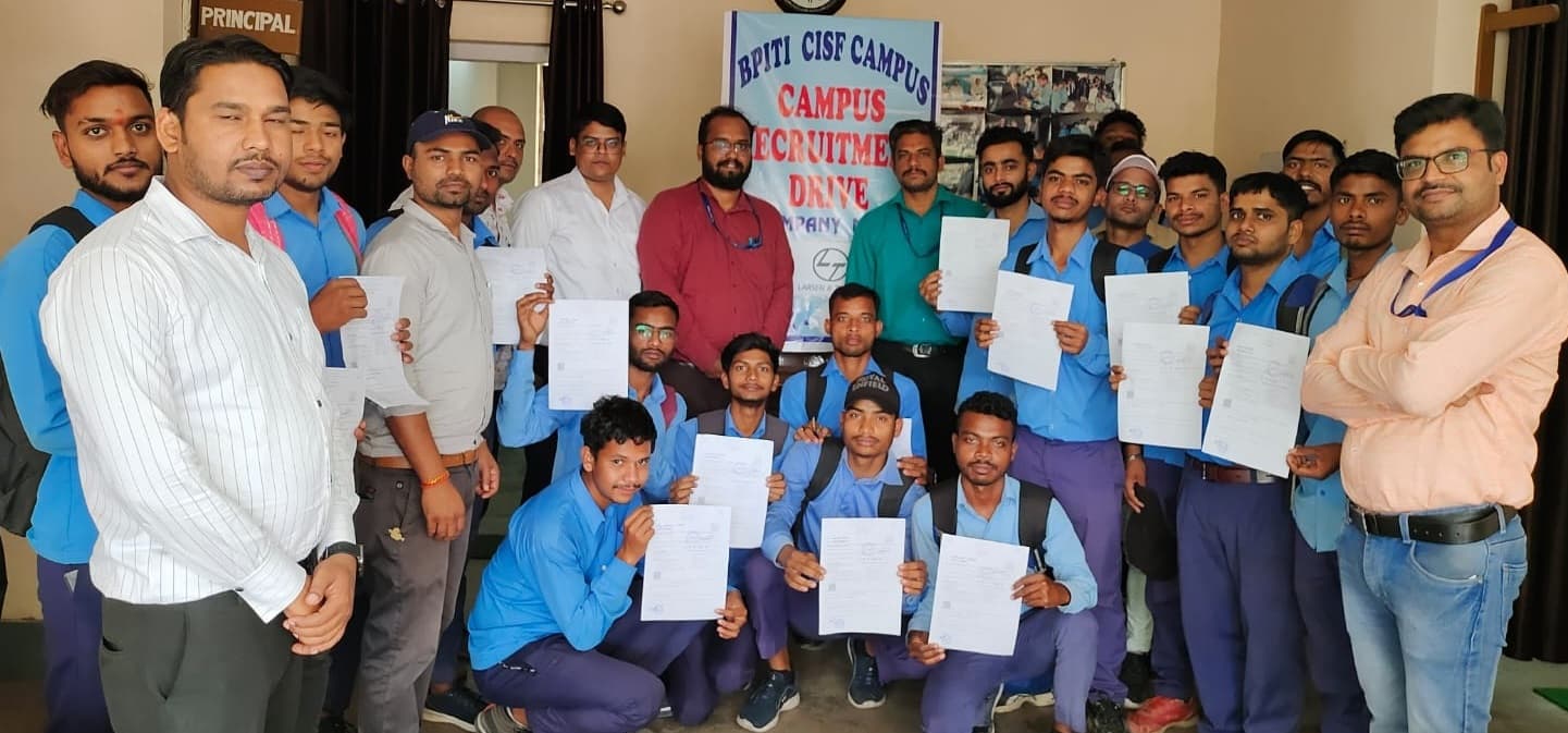 दो कंपनियों ने 48 छात्रों को दिया ऑफर लेटर