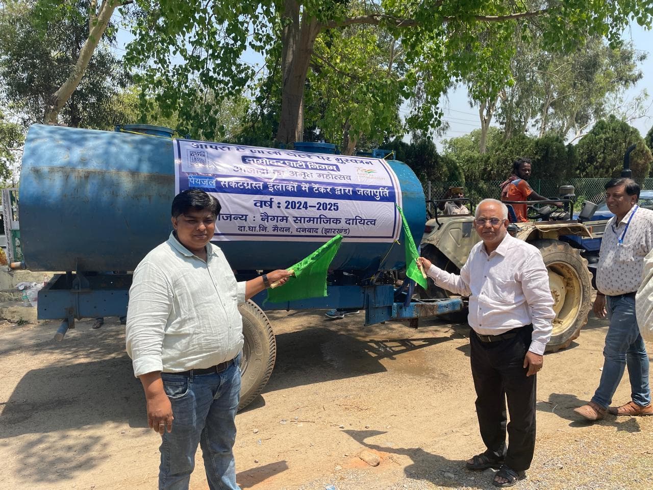 मैथन : डीवीसी प्रबंधन ने पानी टैंकर किया रवाना