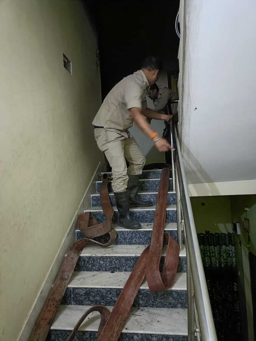 देर रात 12 बजे धनबाद के फ्लैट में लगी आग, लाखों की संपत्ति जली