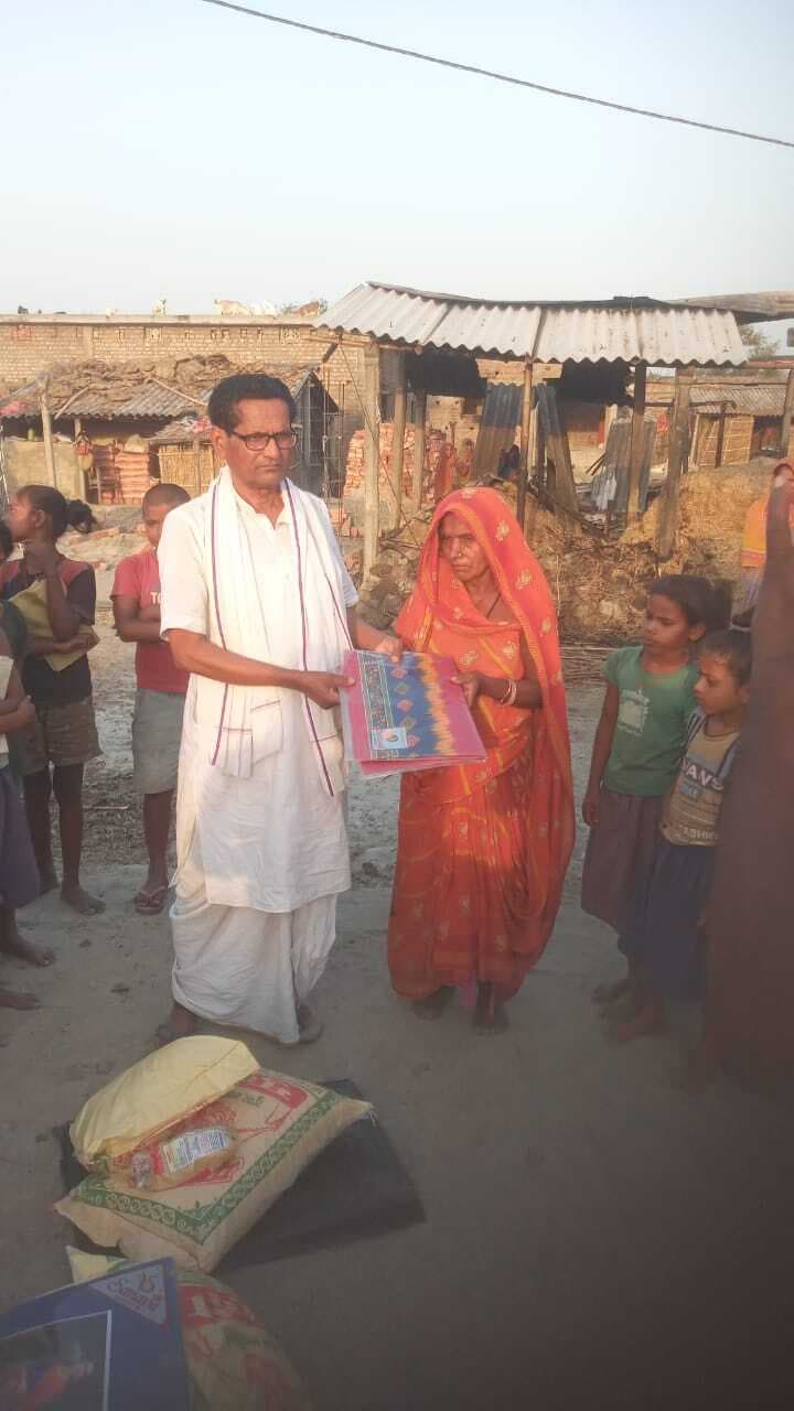 आग से सात गृह स्वामियों का जला घर, मुआवजे की मांग