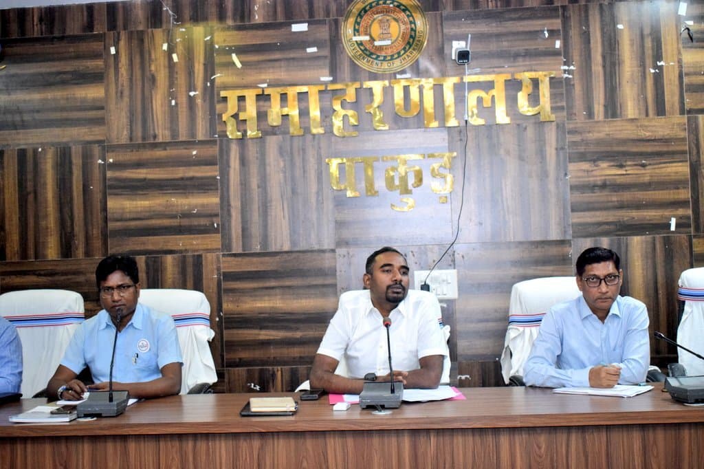 स्वीप एक्टिविटी के माध्यम से मतदाताओं को जागरूक करने का डीसी ने दिया निर्देश