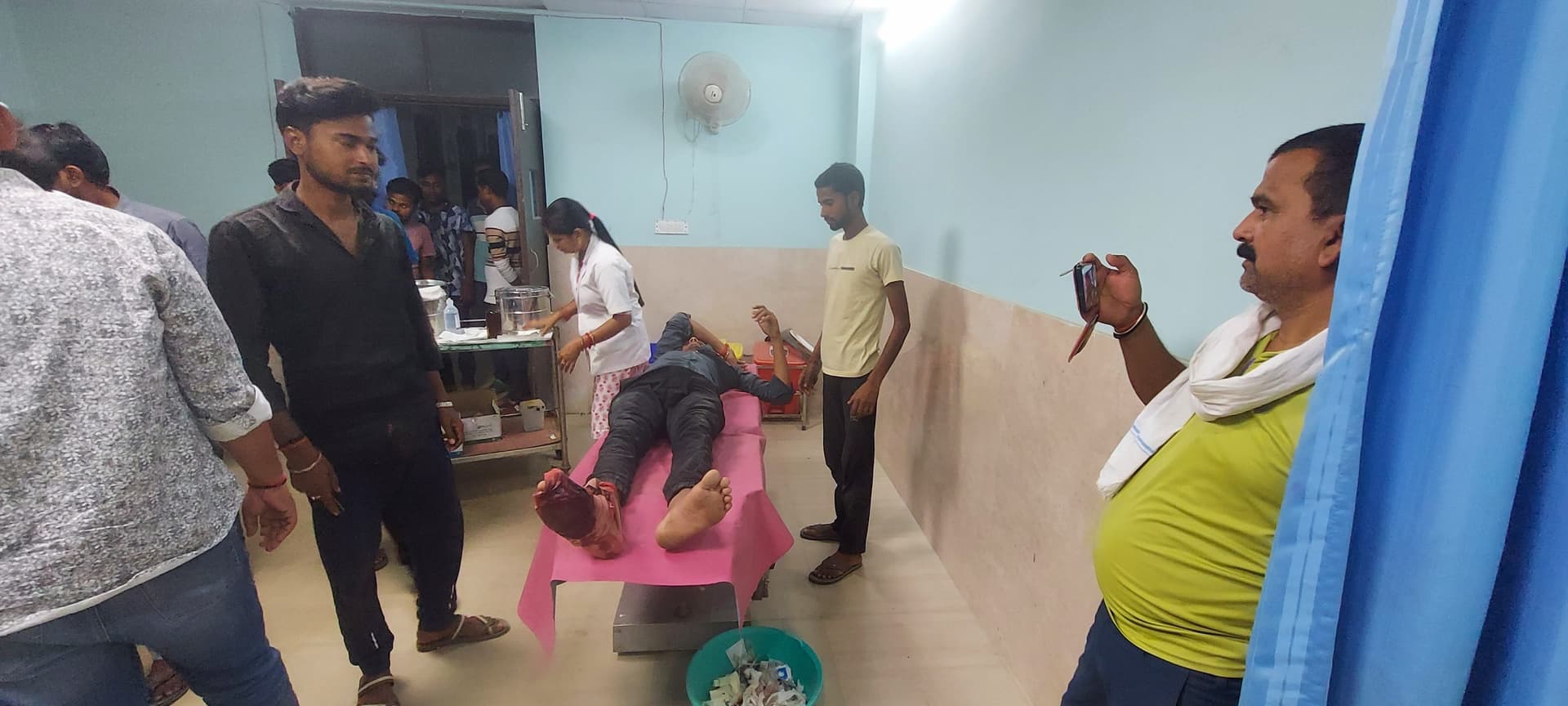 अलग अलग जगह हुए सड़क दुर्घटना में दो युवक जख्मी, एक रेफर