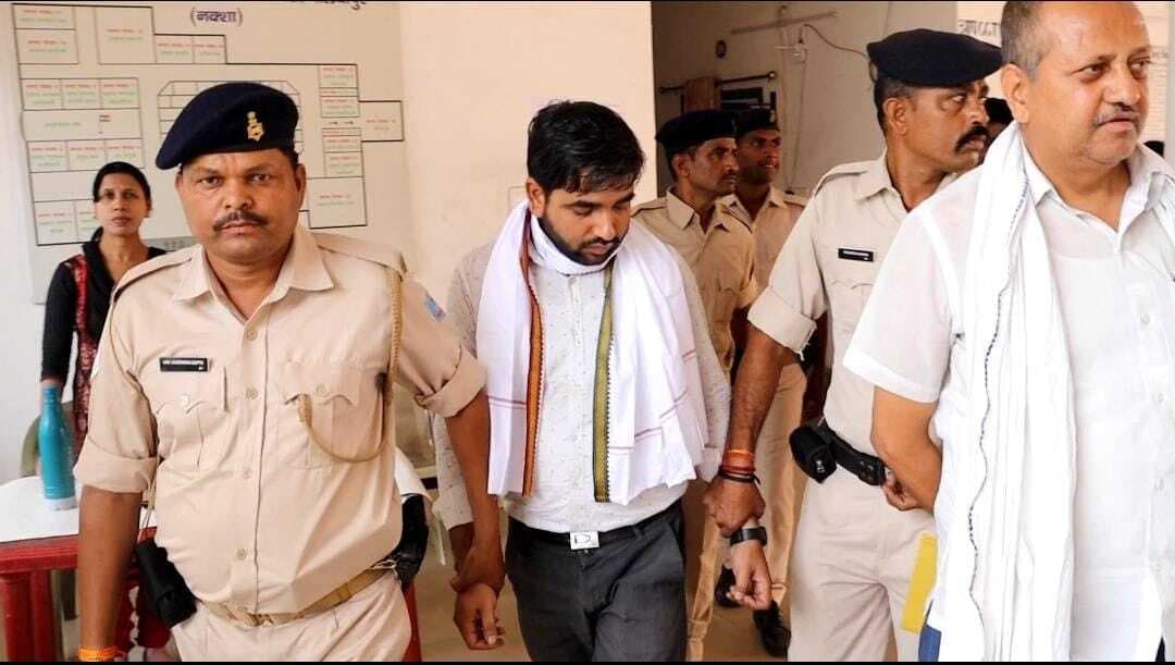 30 हजार रुपये घूस लेते पंचायती राज विभाग के प्रखंड समन्वयक को एसीबी ने रंगेहाथ किया गिरफ्तार