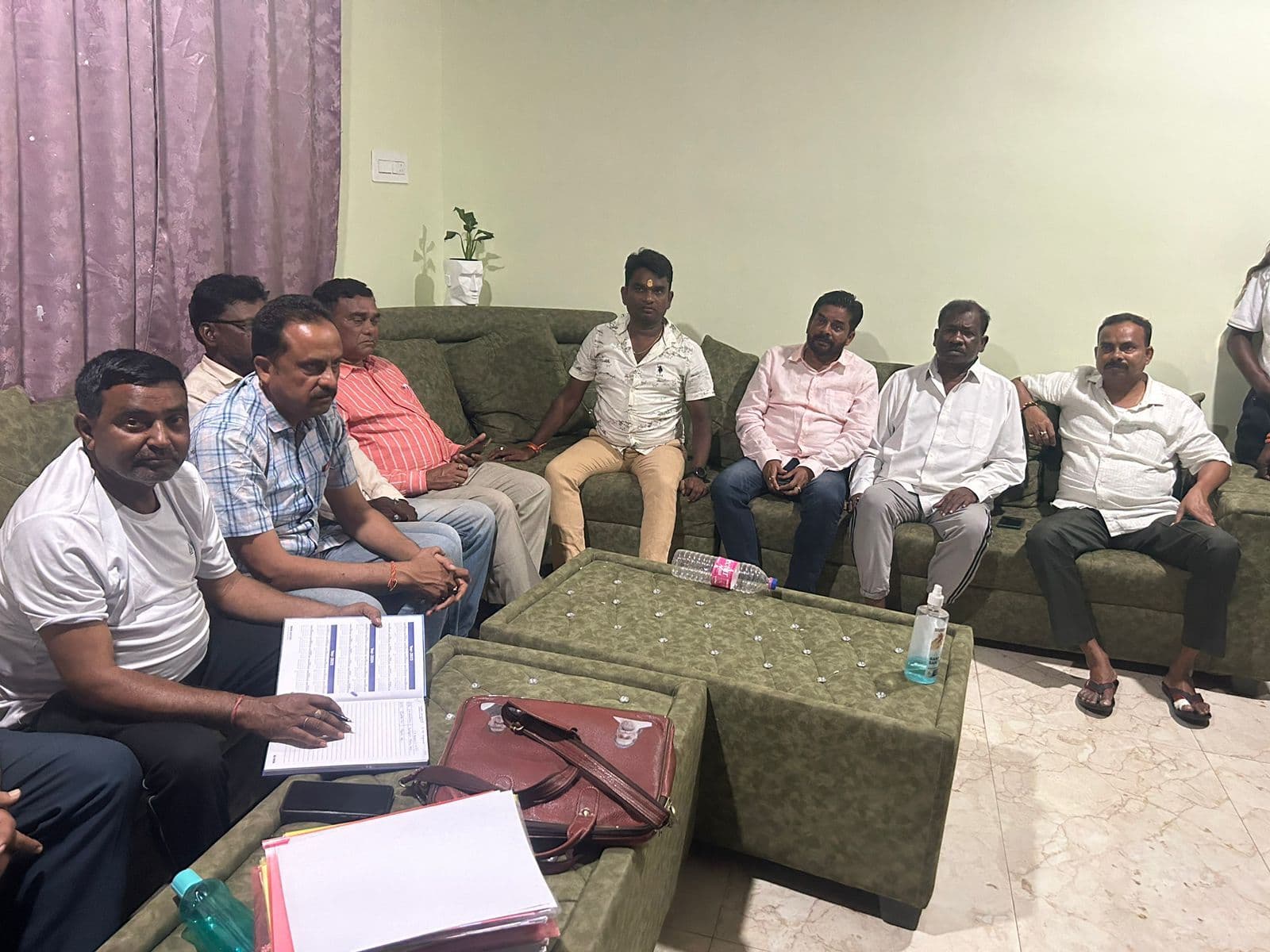 जमशेदपुर से प्रत्याशी की घोषणा के साथ सक्रिय हुआ झामुमो, घोड़ाबांधा में की चुनावी मंत्रणा