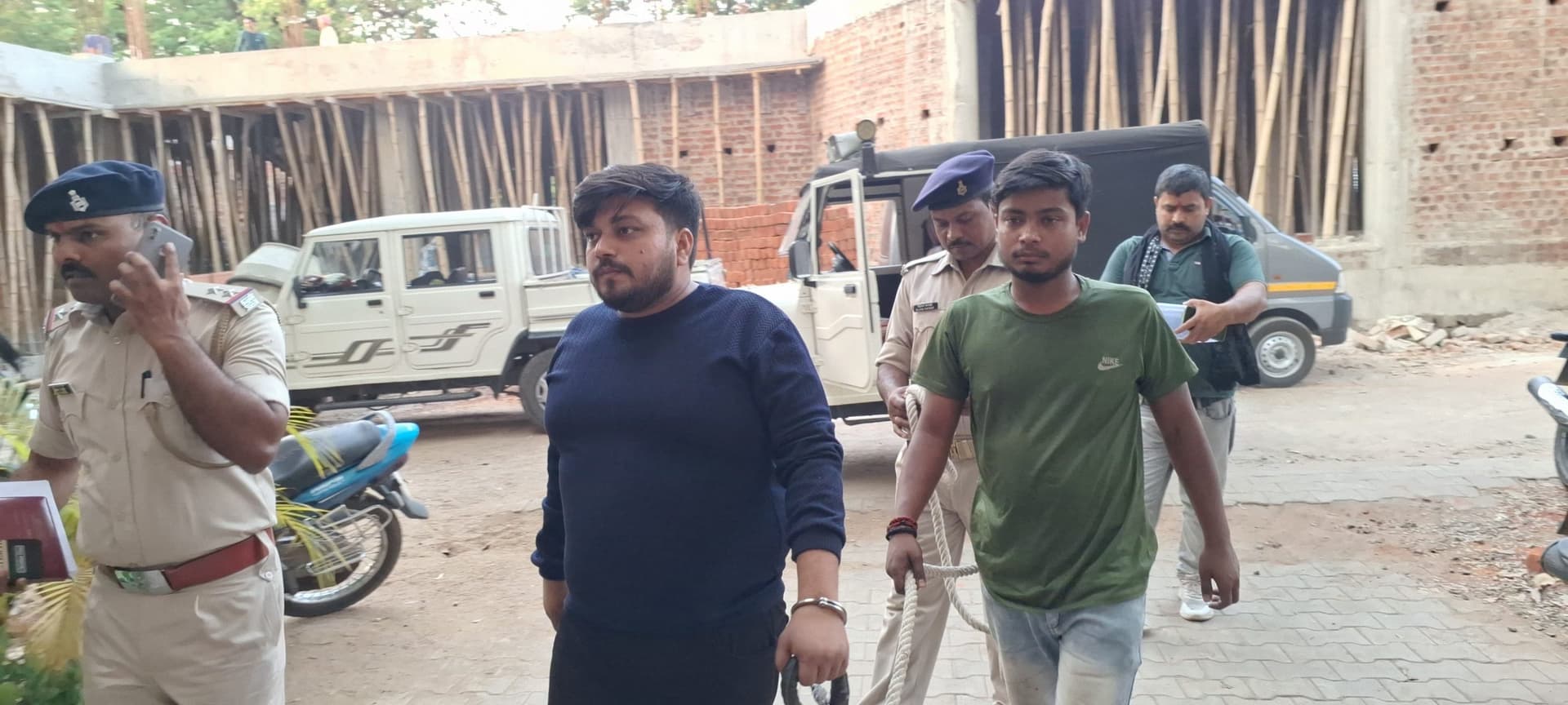 उलीडीह: दुकानदार पर फायरिंग में दो गिरफ्तार, पिस्तौल ,मैगजीन व गोली बरामद