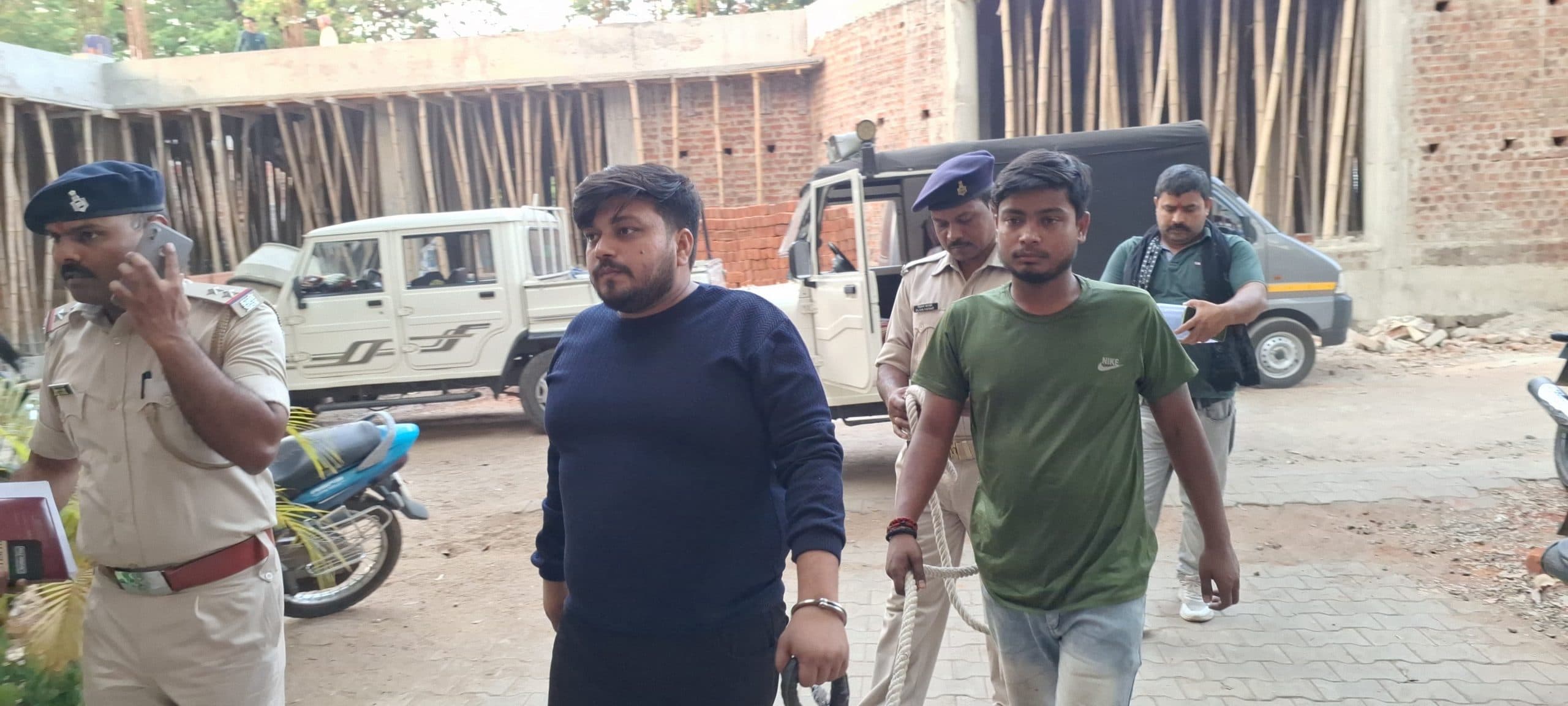 उलीडीह: दुकानदार पर फायरिंग में दो गिरफ्तार, पिस्तौल ,मैगजीन व गोली बरामद