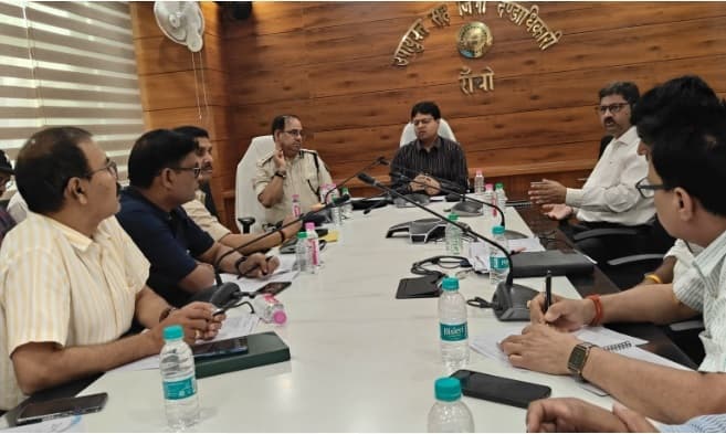 चुनाव को लेकर हाथी प्रभावित इलाकों पर विशेष नजर रखने का डीसी ने दिया निर्देश