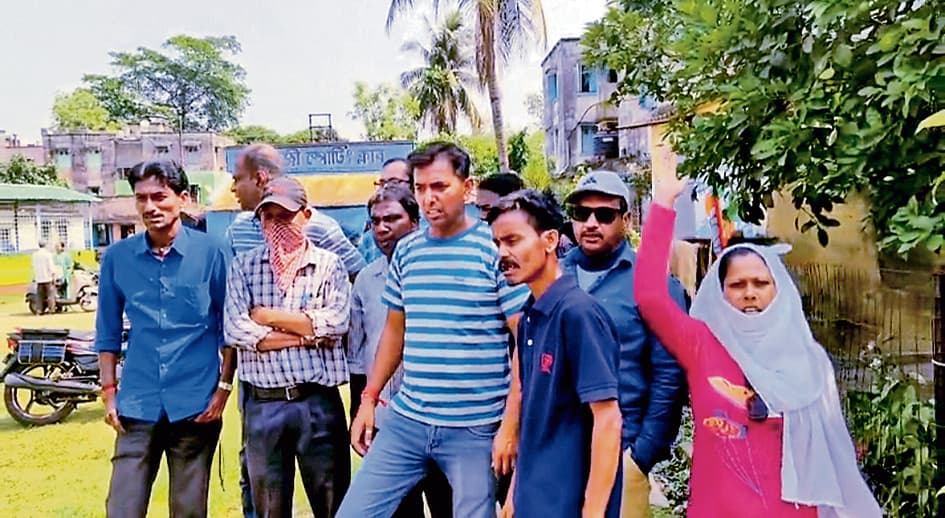 विधाननगर कॉलोनी में भाजपा का झंडा नाले में फेंकने से हुआ बवाल