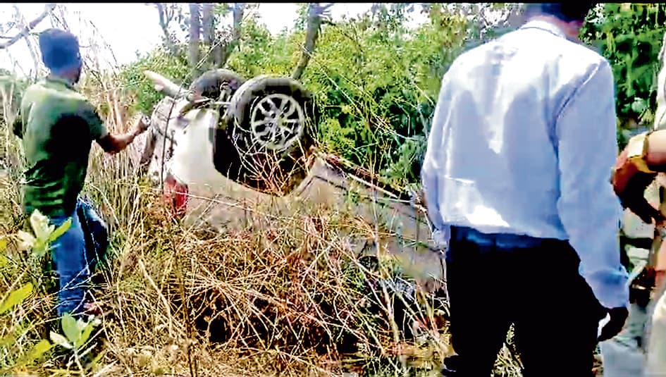 एनएच-60 : पांडवेश्वर में टुमनी पुल के पास एसयूवी पलटा, दो घायल