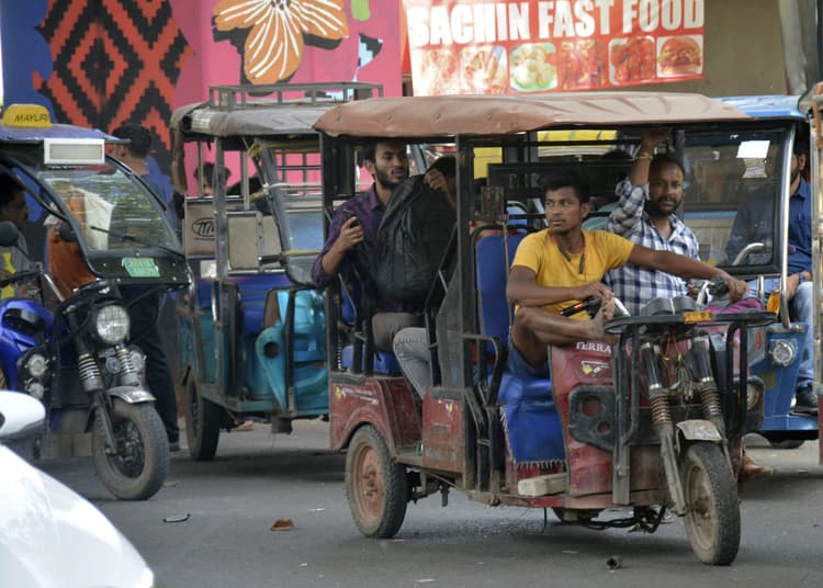 जंक्शन से बैरिया बस स्टैंड तक 10 रुपये, गांधी मैदान के लिए पांच रुपये बढ़ाया ऑटो किराया