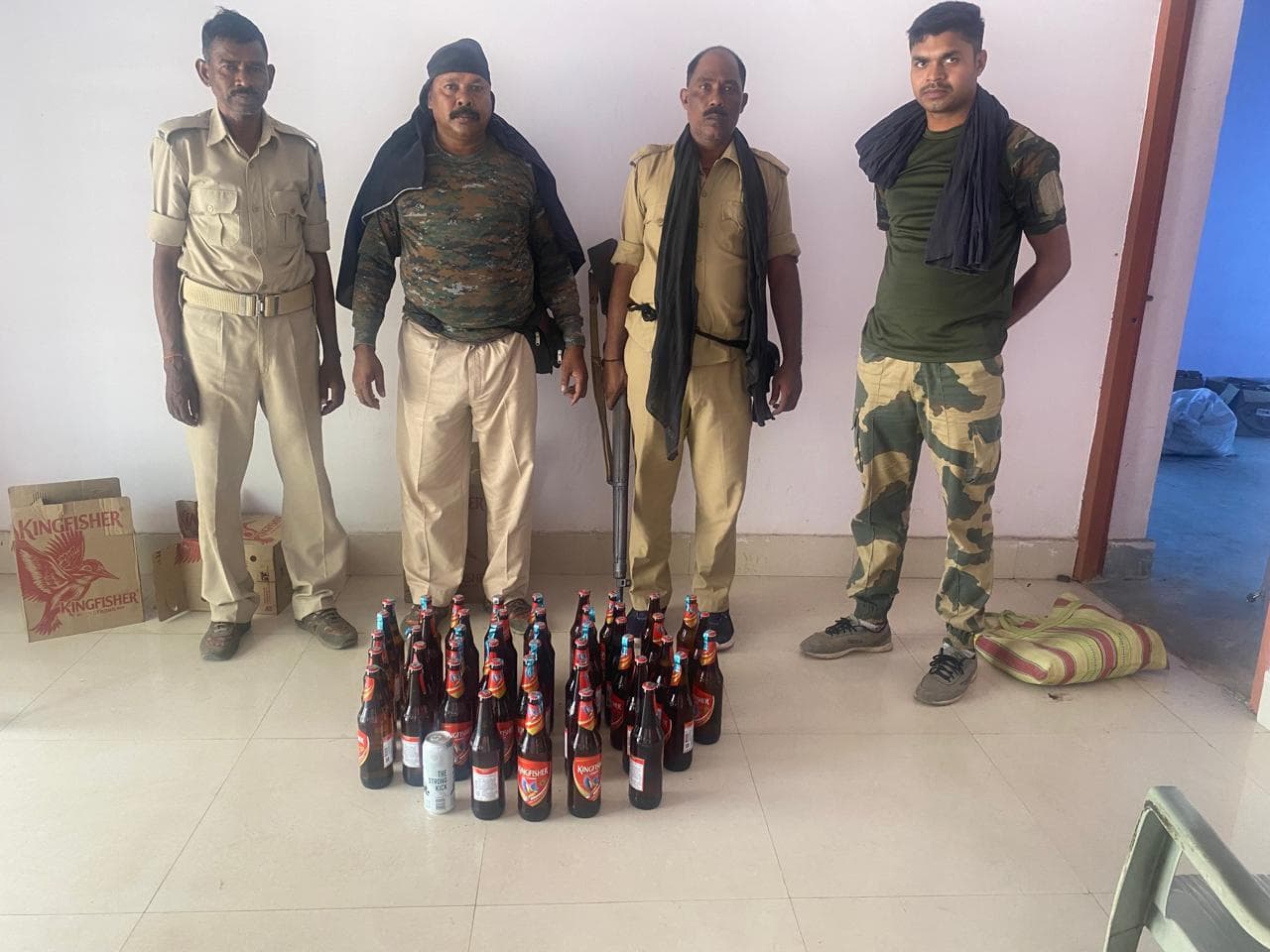 उत्पाद विभाग ने कान्हूपुर से जब्त किया 50 बोतल शराब