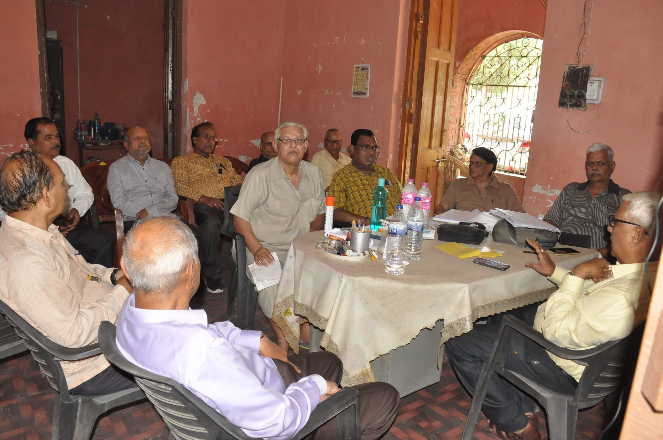 सेवानिवृत्त शिक्षकों की समस्याएं सुननेवाला कोई नहीं, मनमानी कर रहा विवि