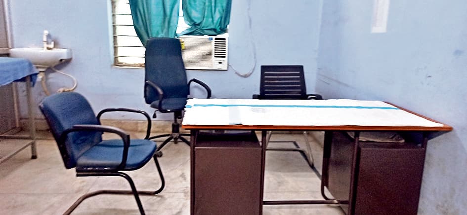 सदर अस्पताल के ओपीडी में समय से नहीं पहुंचे डॉक्टर, मरीज घंटों रहे परेशान