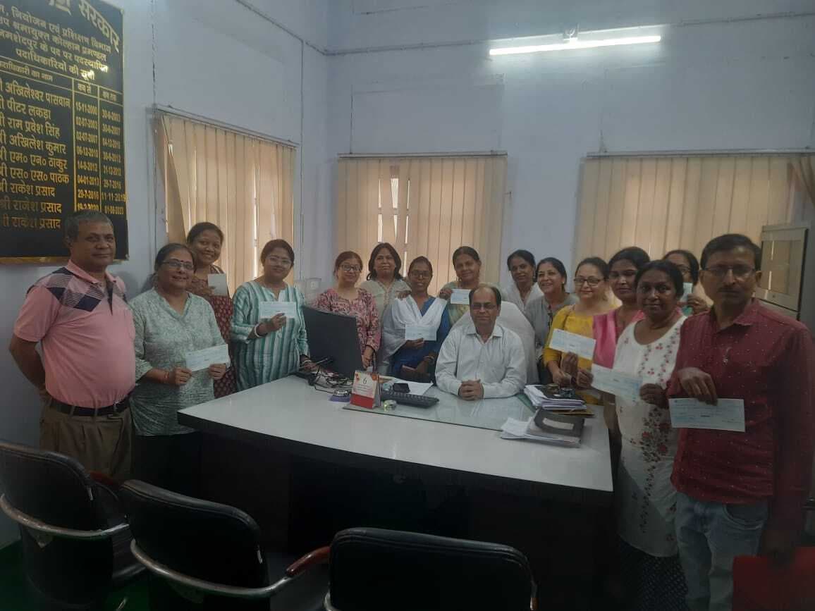 बॉल्डवीन स्कूल के 14 शिक्षकों को मिला ग्रेच्युटी की 23 लाख 81 हजार 817 रुपये