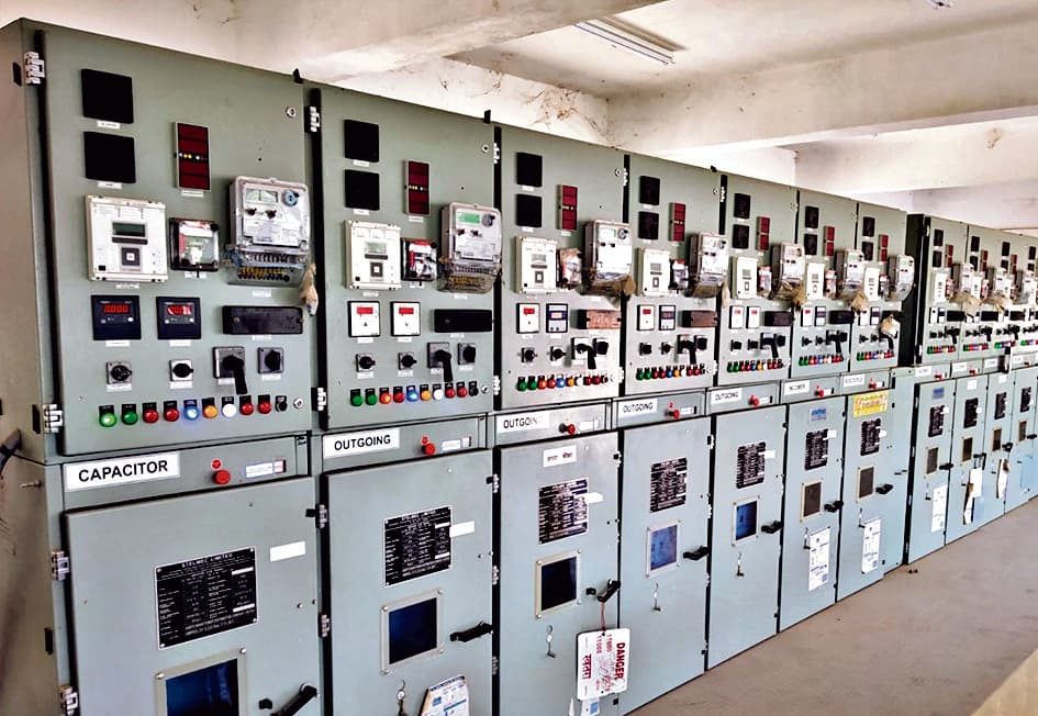 अकिलपुर में बिजली पहुंचने से बदला लोगों का जीवन